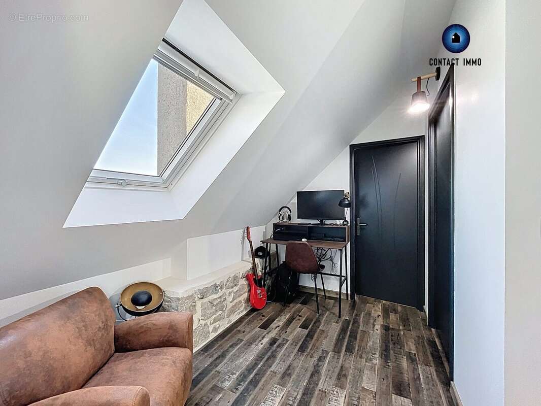 Maison à LA CHAPELLE-AUX-BROCS