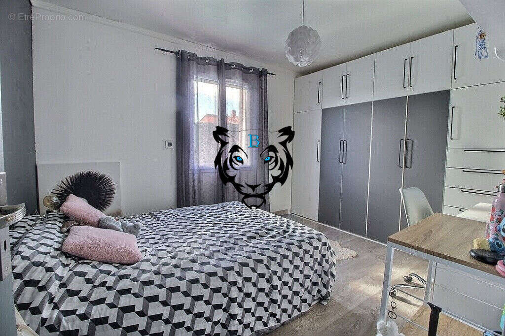 Maison à LE MUY