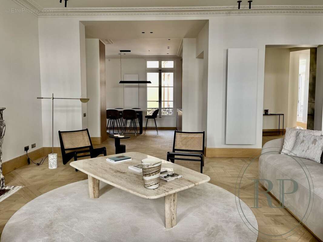 Appartement à PARIS-7E