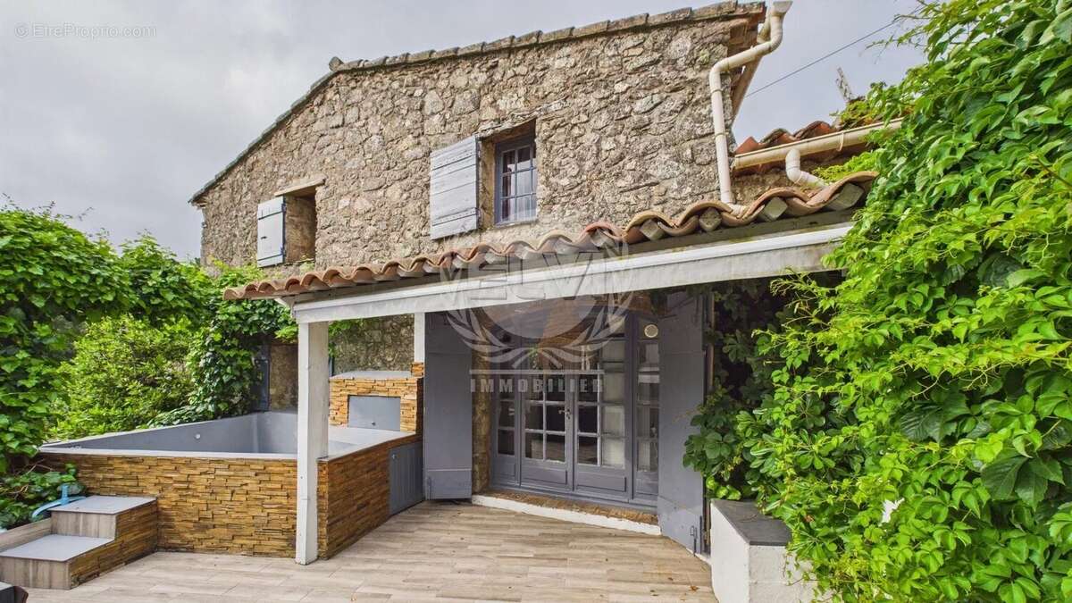 Maison à PLAN-DE-LA-TOUR