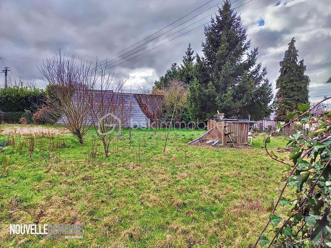 Terrain à SAINT-ETIENNE-EN-COGLES