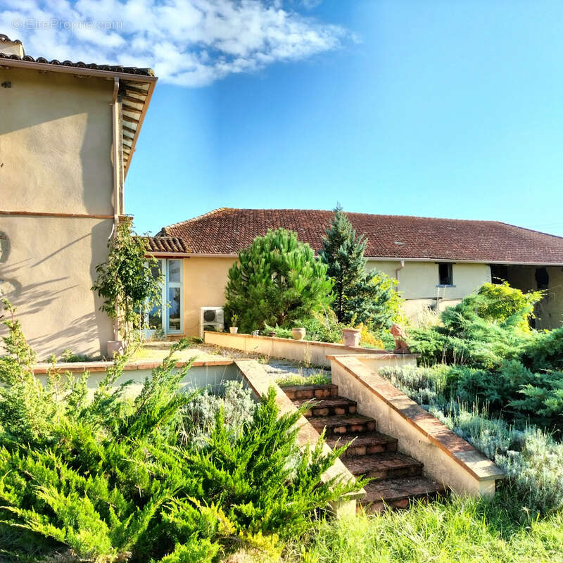 maison de maitre avec piscine intérieur et dependances aménagéables - photo 6