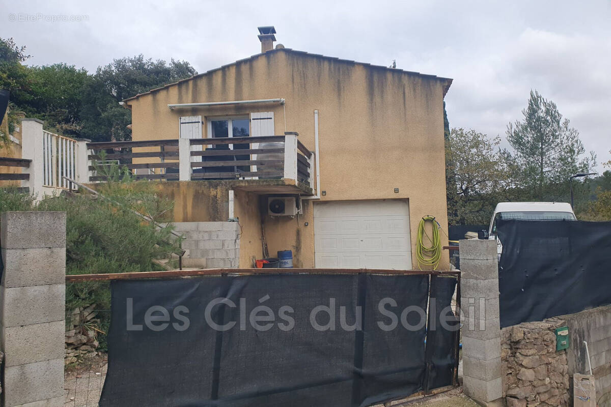 Maison à VINS-SUR-CARAMY