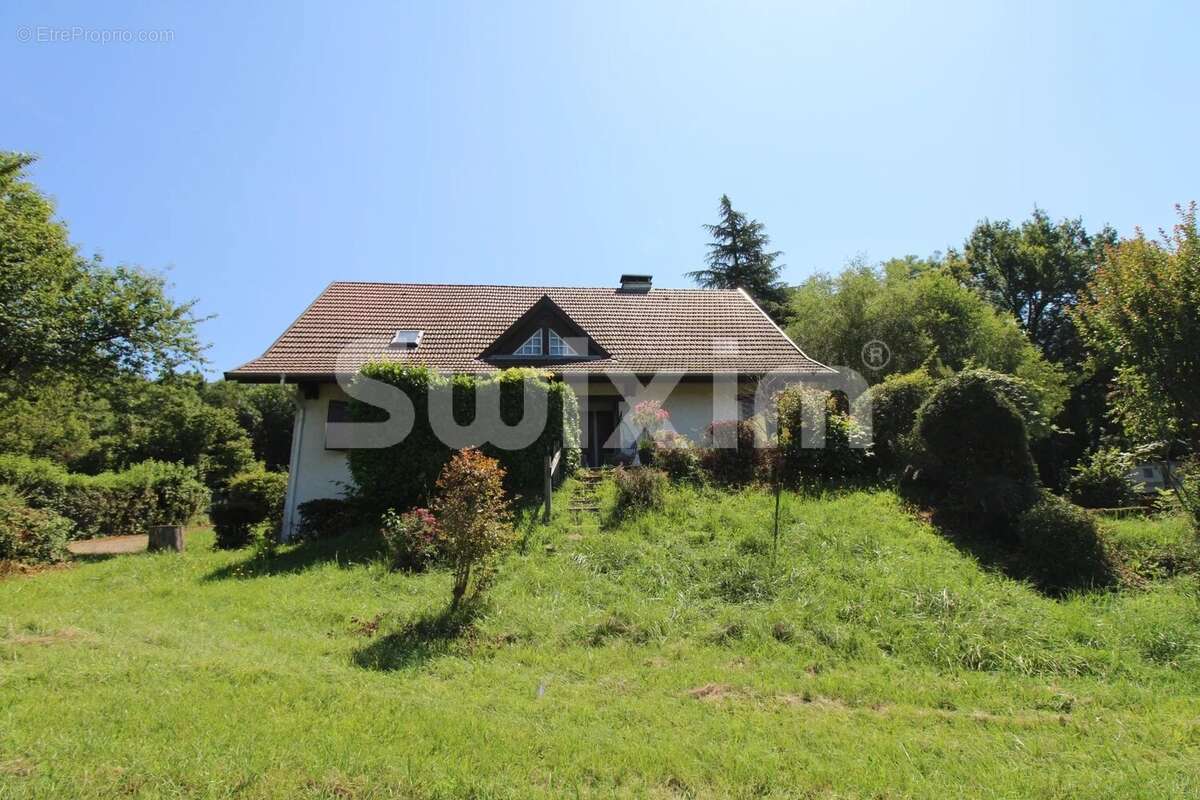 Maison à PUGNY-CHATENOD