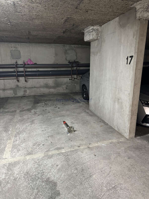 Parking à PARIS-11E