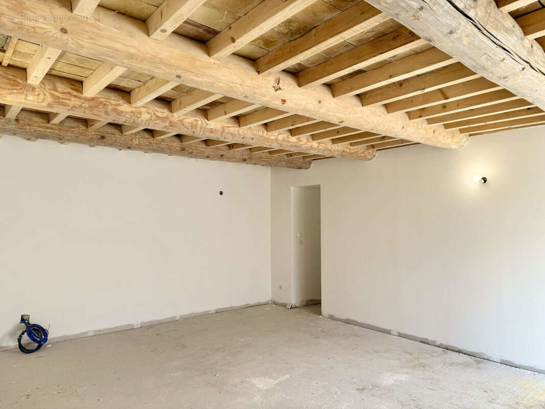 Dickjan POPPEMA d' eXp France vous propose un appartement T5 dans un ancien château - Appartement à SAINT-CHRISTOL