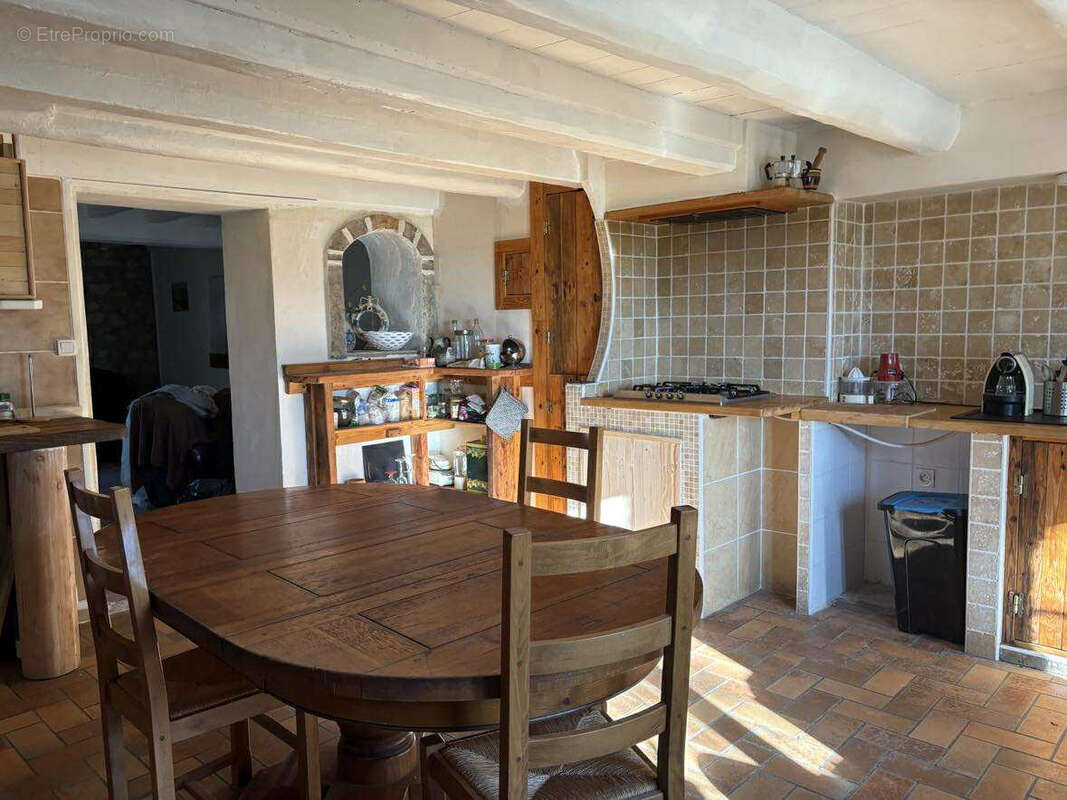 Maison à POULE-LES-ECHARMEAUX