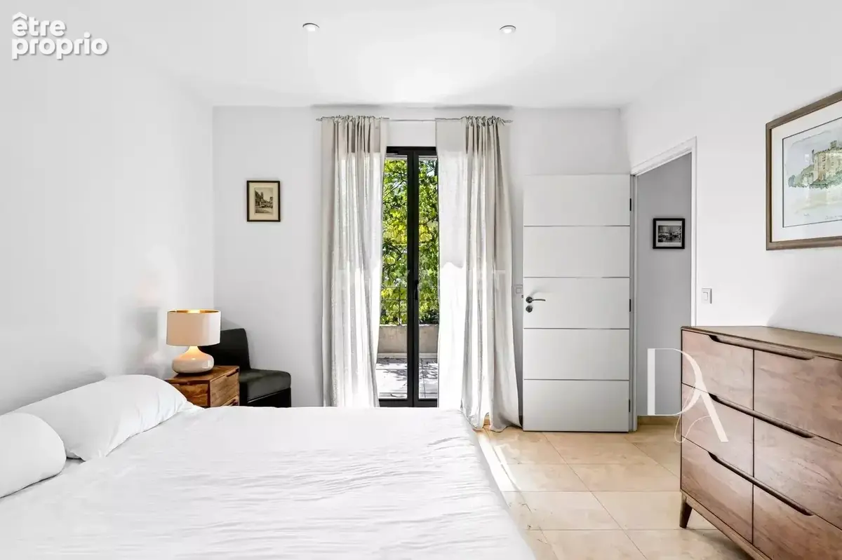 Villa contemporaine avec piscine à Saint-Marc-Jaumegarde – 214 m² au cœur d’un parc de 4 000 m² - photo 18
