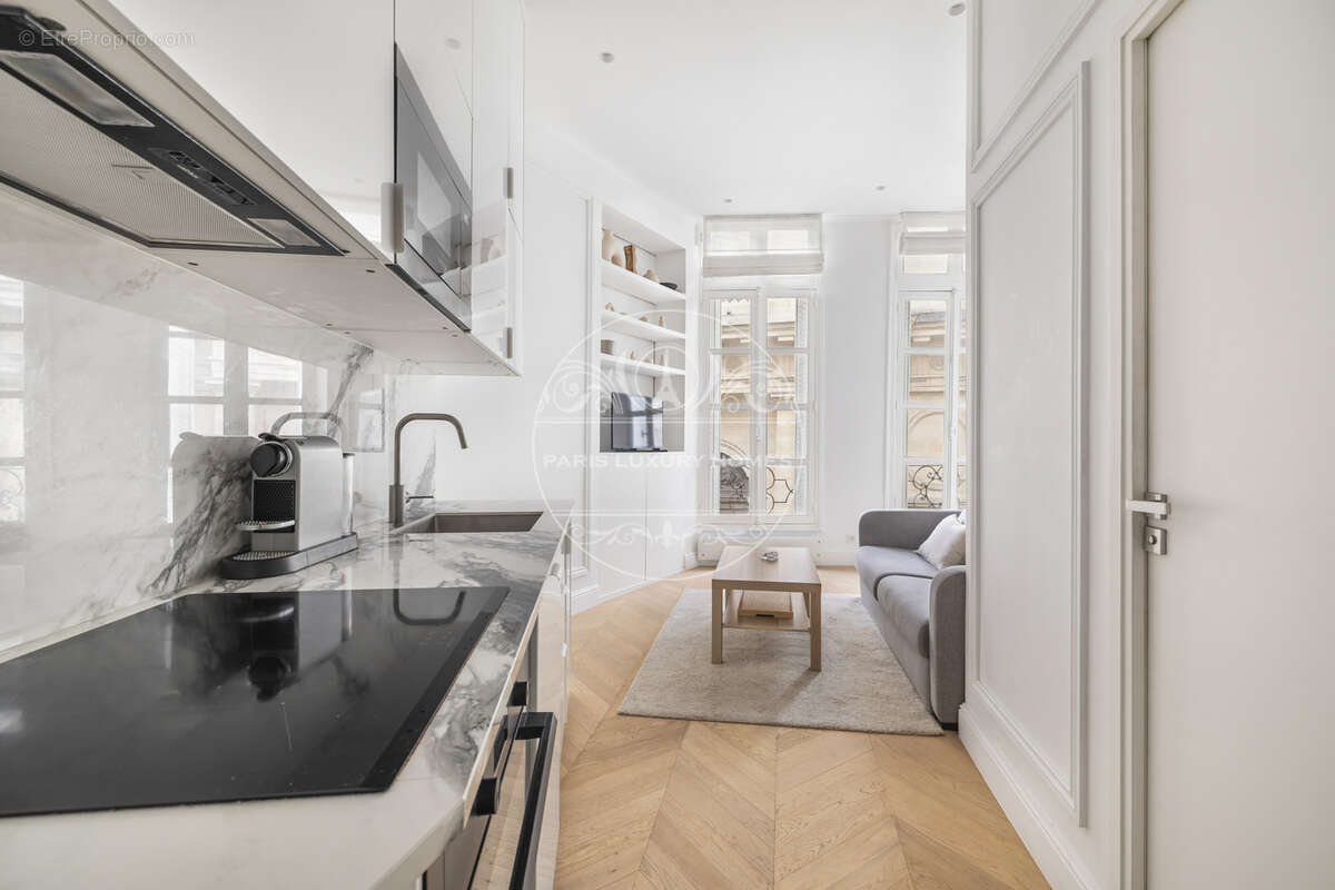 Appartement à PARIS-1E