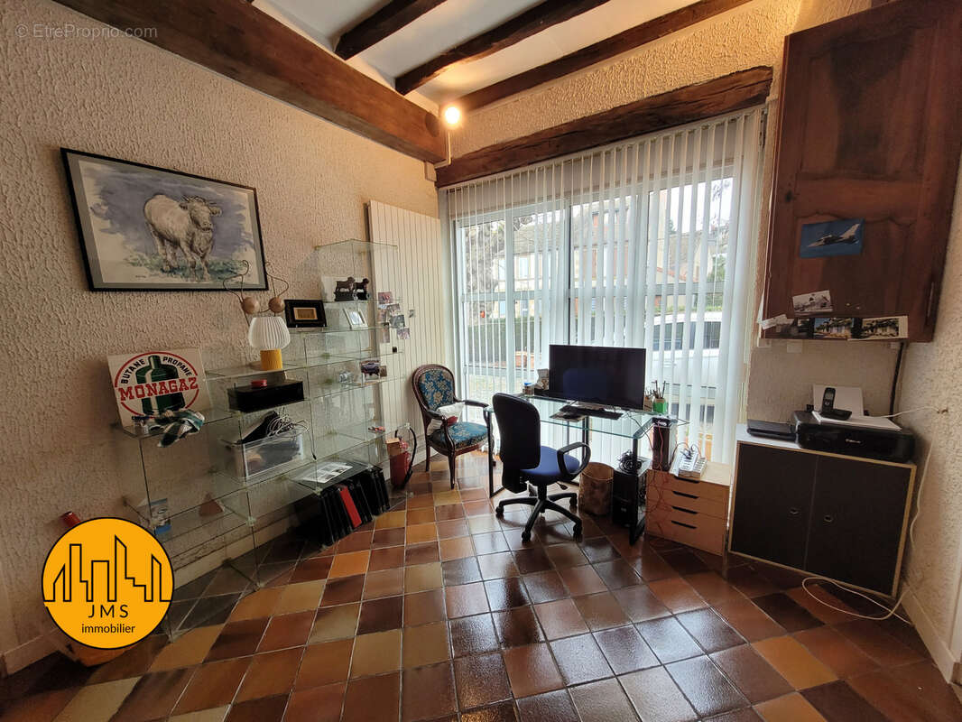 Maison à LE MONTET