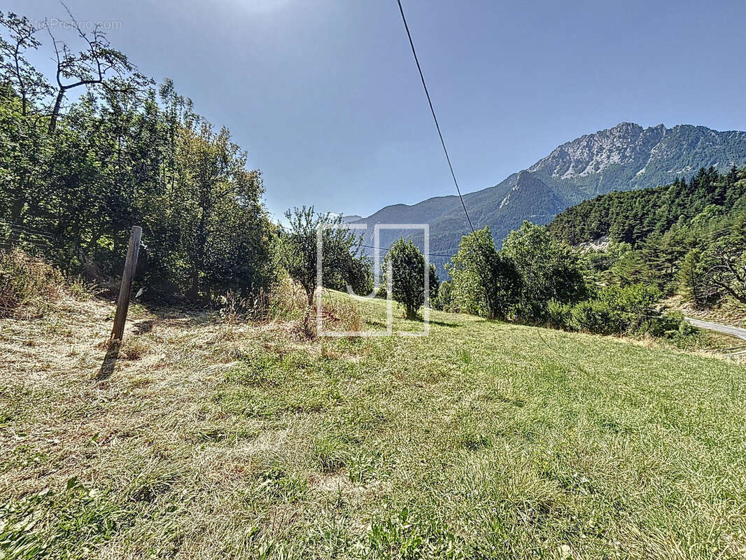 Maison à MEOLANS-REVEL