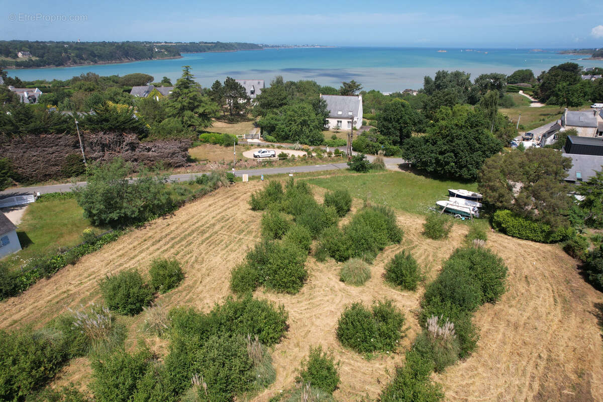 Terrain à SAINT-JACUT-DE-LA-MER