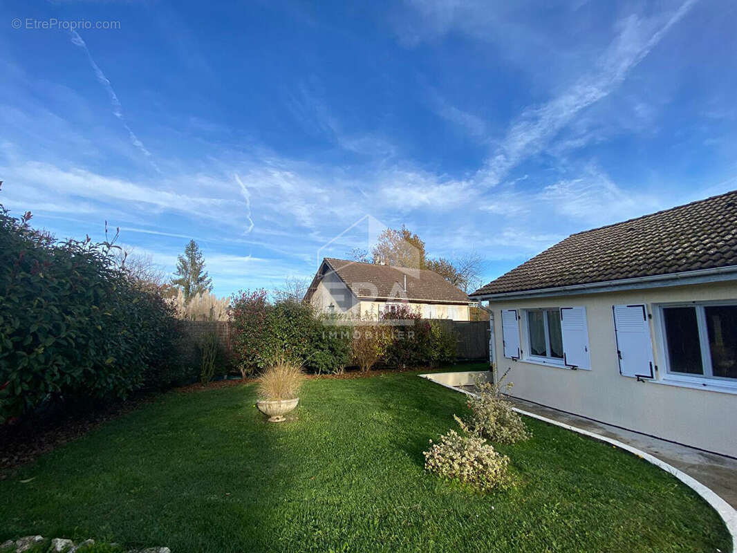 Maison à SAINT-CLAIR-DE-LA-TOUR