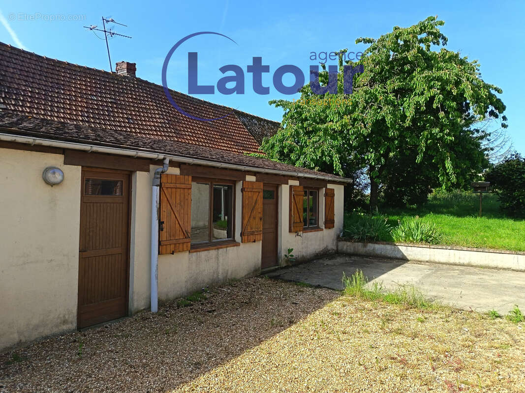 Maison à TREMBLAY-LES-VILLAGES