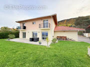 Maison à SAINT-CERGUES