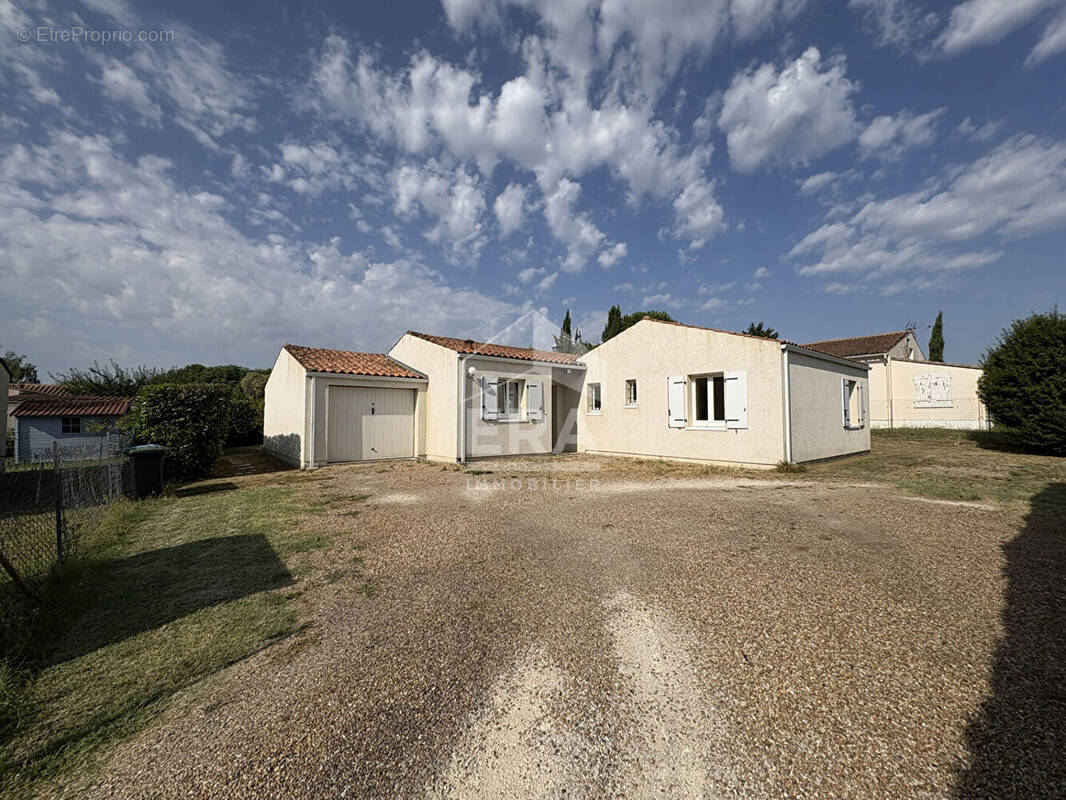 Maison à SAINTES