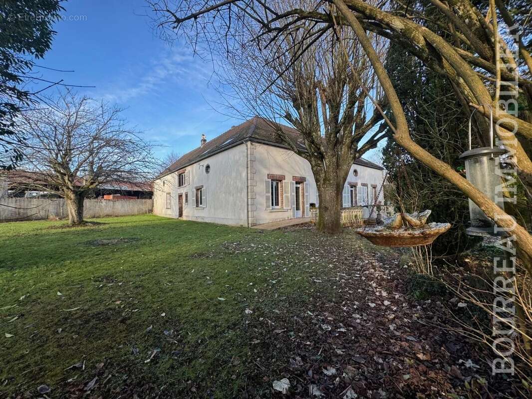 Maison à ARCES-DILO