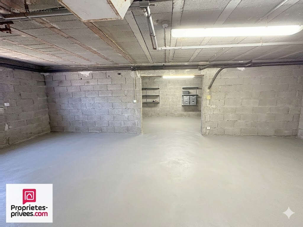 Villa avec grand garage sur 2360 m² de terrain divisible - photo 17