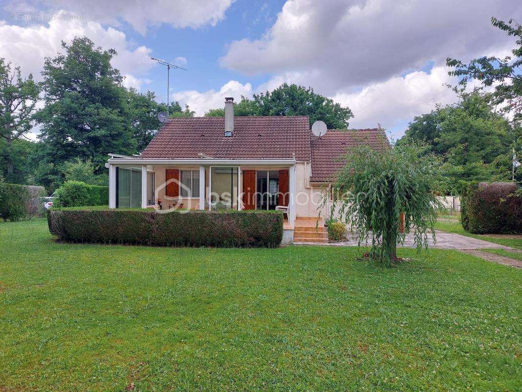 Maison à BAZOCHES-SUR-LE-BETZ