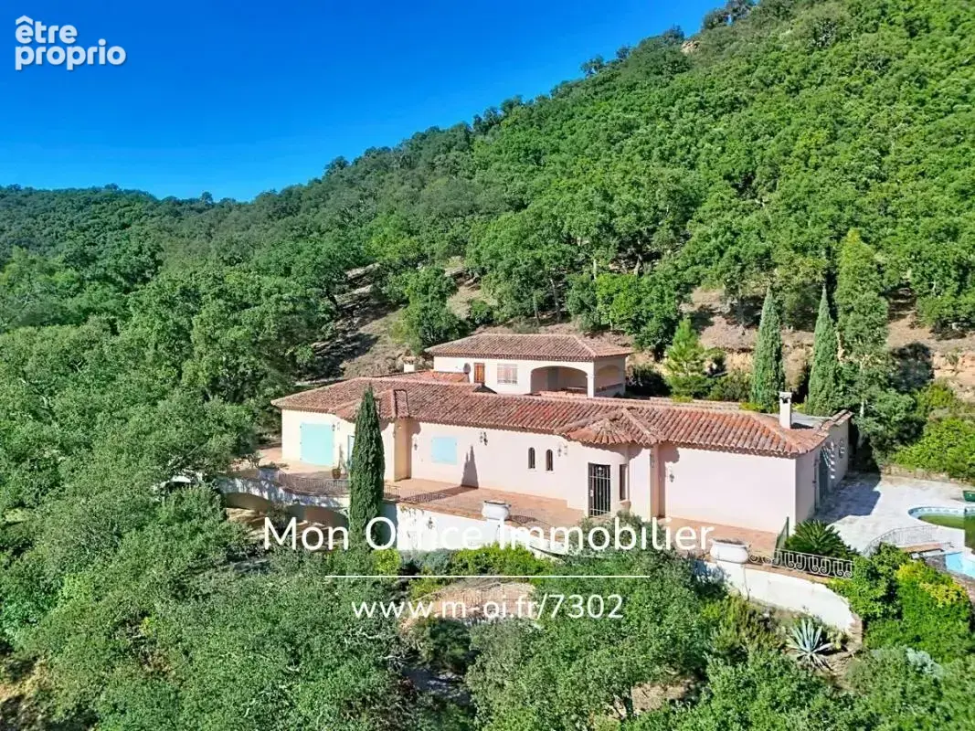 Référence : 7302-les - villa de 200m2 vue sur les collines avec patio et terrasses - photo 3