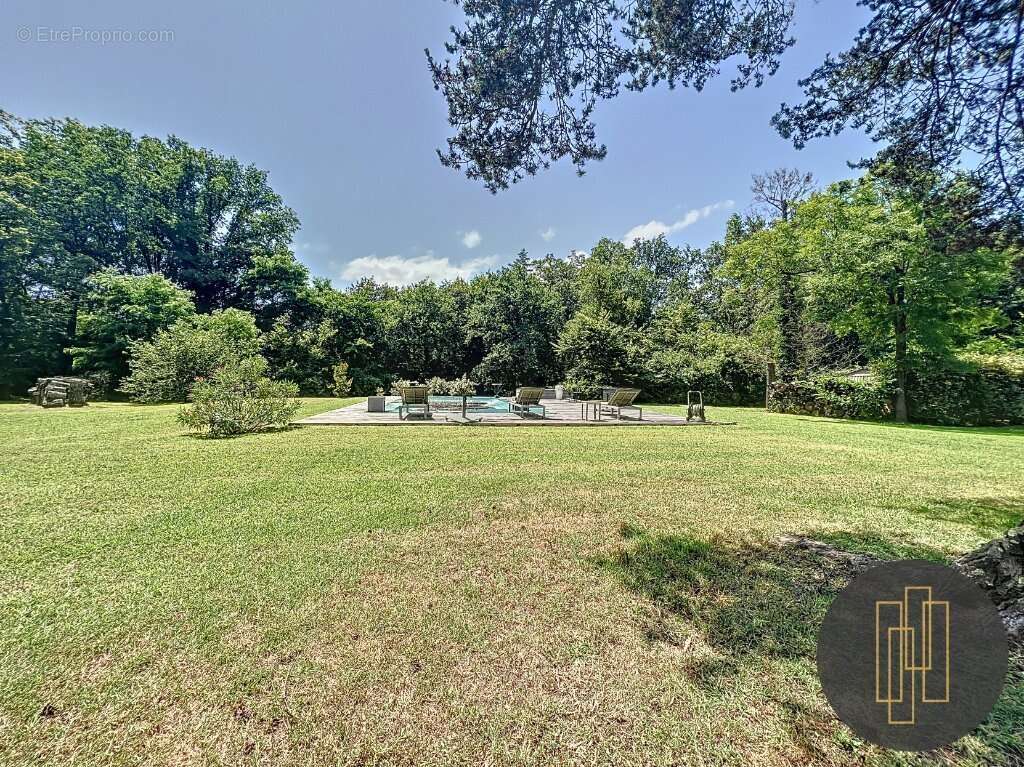 Proche VILLEFRANCHE  propriété de 250 m2 sur un parc de 2 600 m2 - photo 13