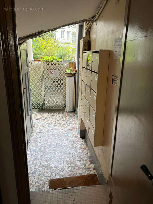Paris 17e Pereire / Ternes - Chambre de service en parfait état de 9 m² (11m² habitables) - photo 13