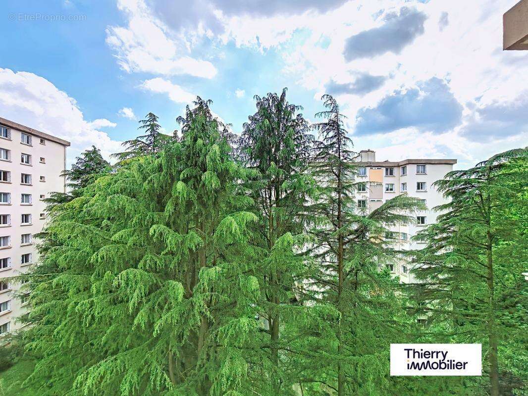 T2 Lumineux avec Balcon - Verdure à Schuman/Barberie - photo 5