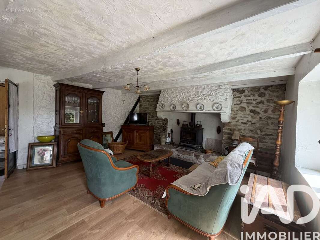 Maison 94 m² à Roudouallec  - photo 3