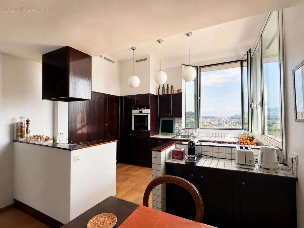 Appartement de 5 pièces de 174 m² à Saint-Étienne - photo 5