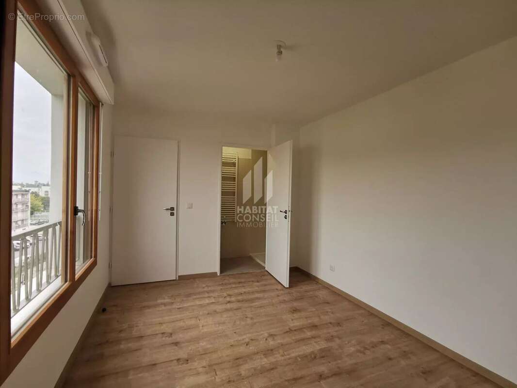 Appartement à LE PONT-DE-CLAIX