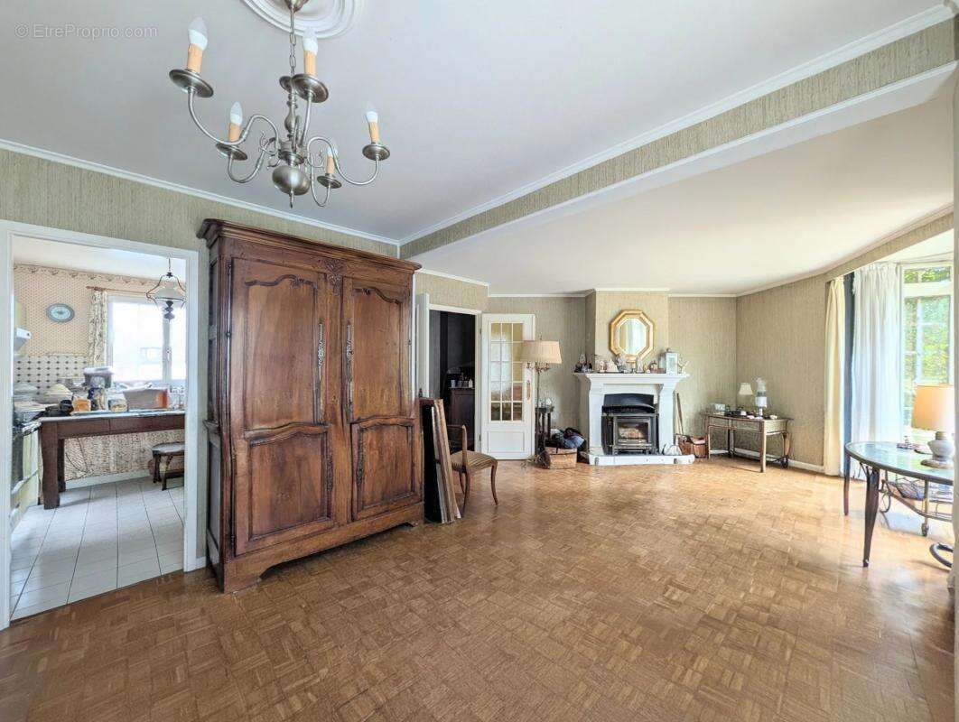 Maison à LES CLAYES-SOUS-BOIS