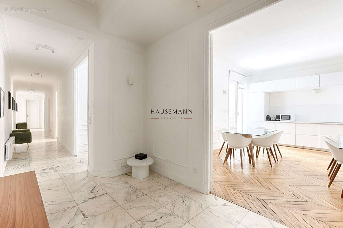 Appartement à PARIS-16E