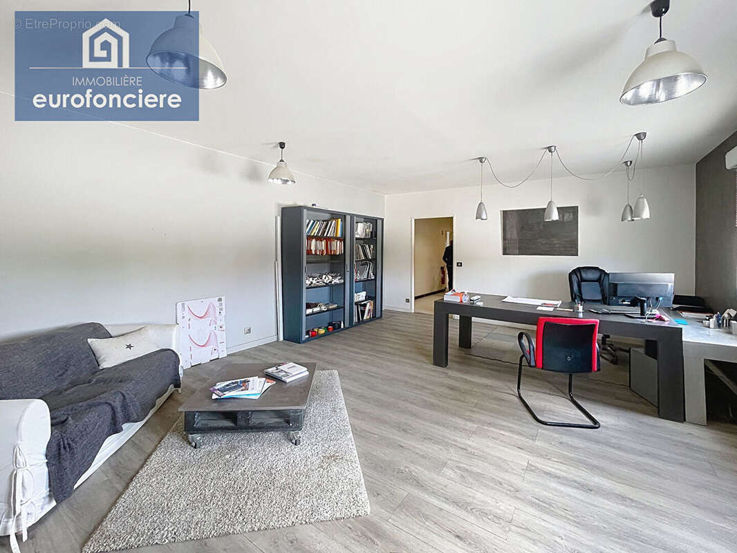 Commerce à SAINT-LYE