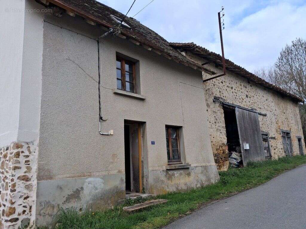 Maison à SAINT-GENEST-SUR-ROSELLE
