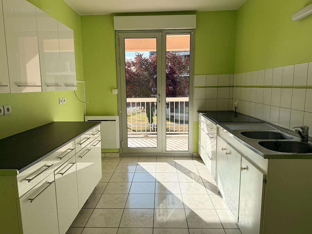 NEVERS Victor Hugo, appt T3 de 71 m² avec terrasse cave et parking - photo 4