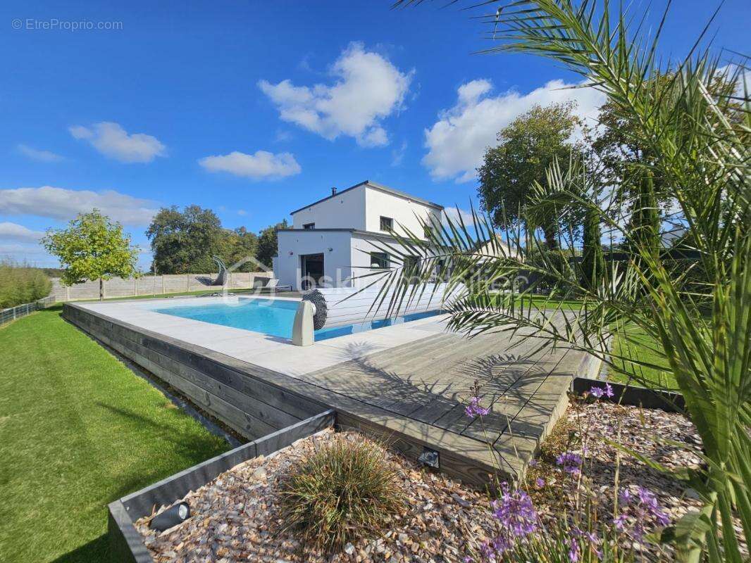 Maison à BAINS-SUR-OUST