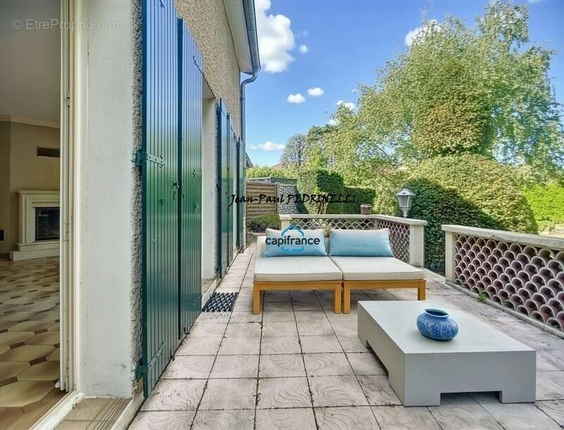 Maison à SAINT-GENIS-LAVAL