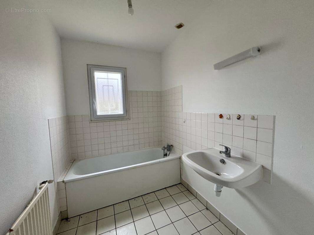 Maison à CHEZAL-BENOIT