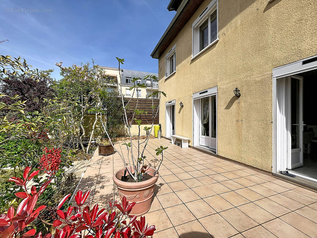 Appartement à SAINT-MICHEL-SUR-ORGE