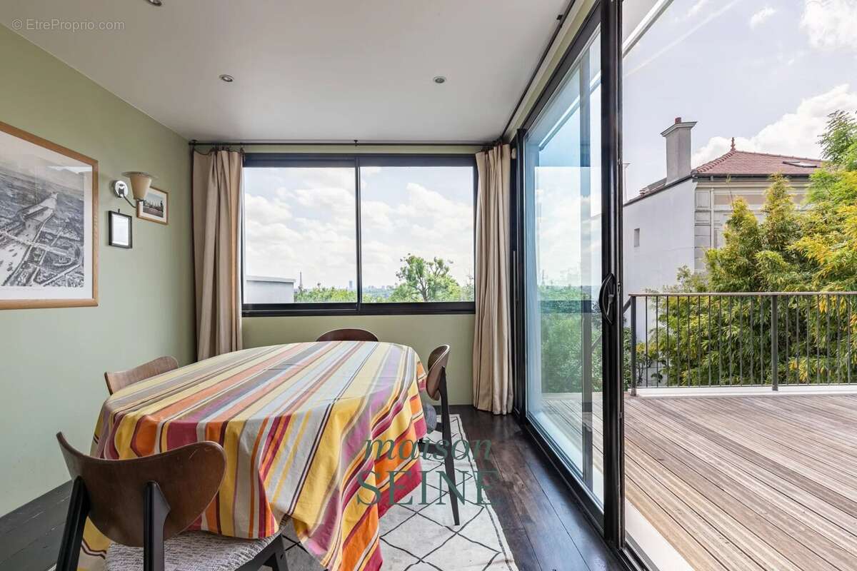 Maison à SURESNES