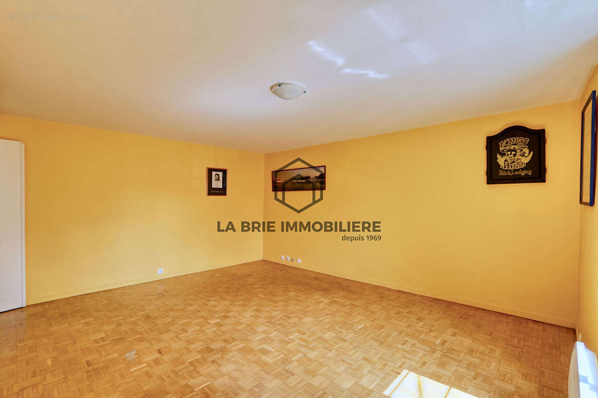 Appartement à BRIE-COMTE-ROBERT