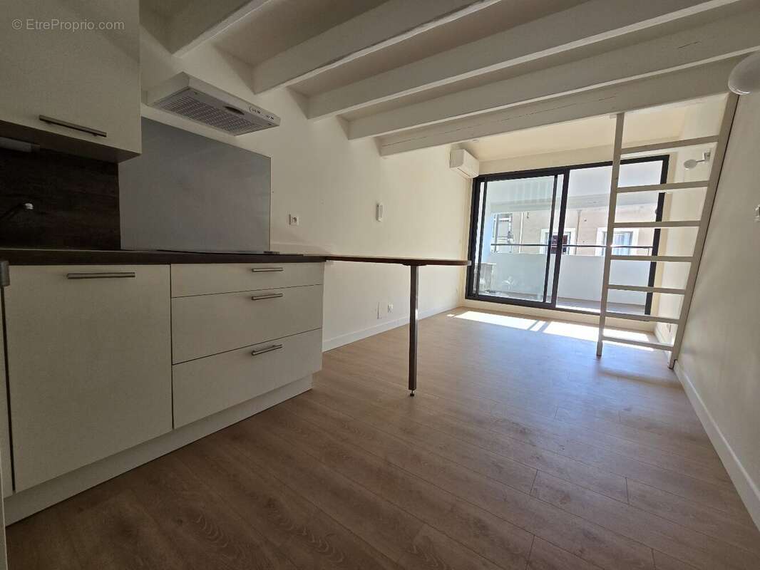 Au cur du très prisé **Quartier Haut de Sète** - photo 2