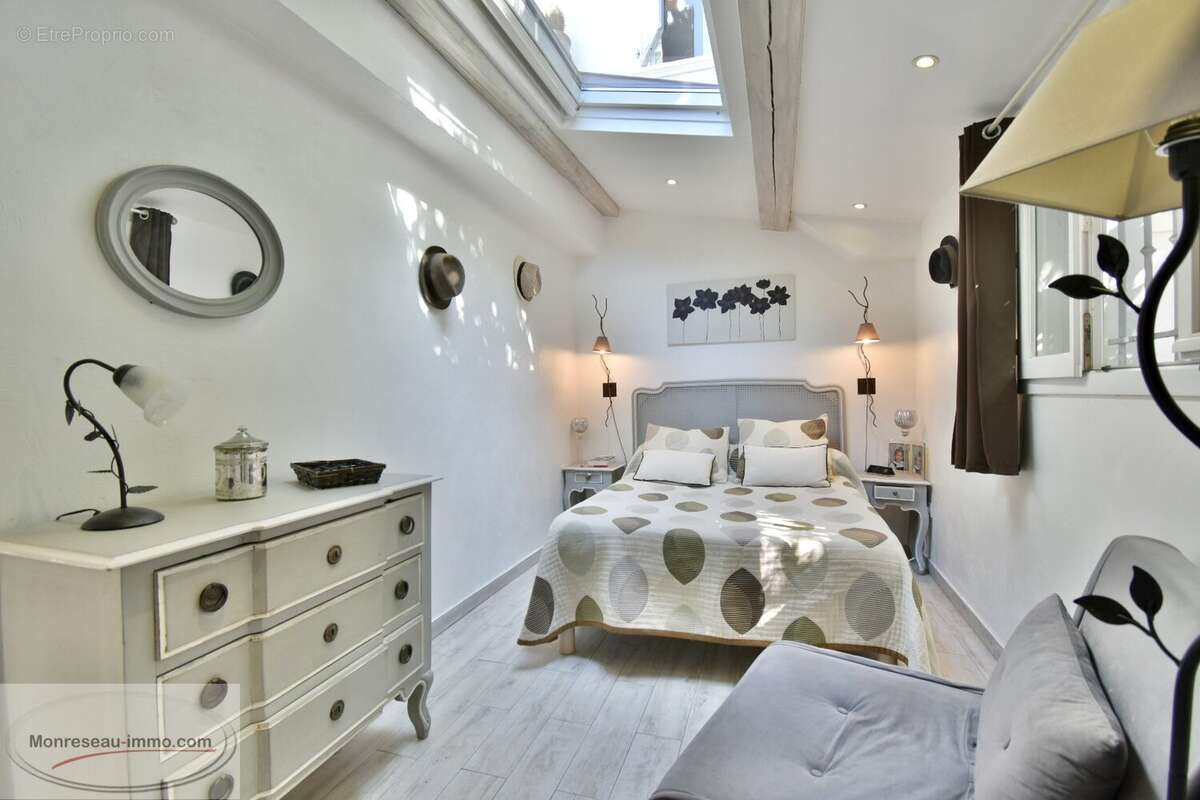 Maison à LA ROQUETTE-SUR-SIAGNE