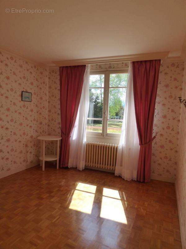 Maison à TREMBLAY-LES-VILLAGES