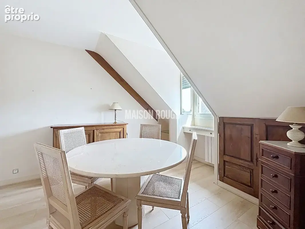 CENTRE HISTORIQUE - Appartement 4 pièces avec ascenseur, cave et garage fermé - photo 4