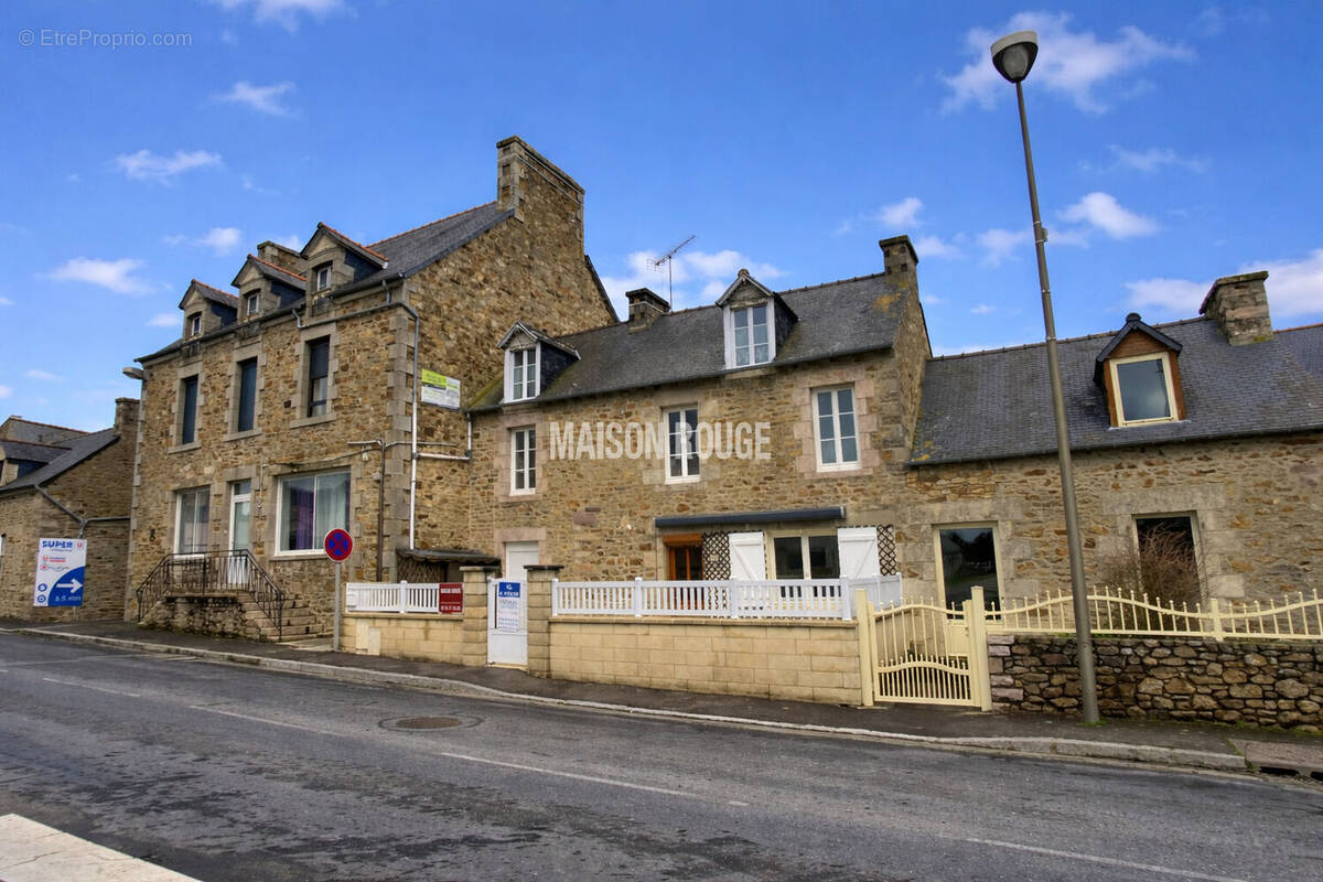 Maison à HENANBIHEN