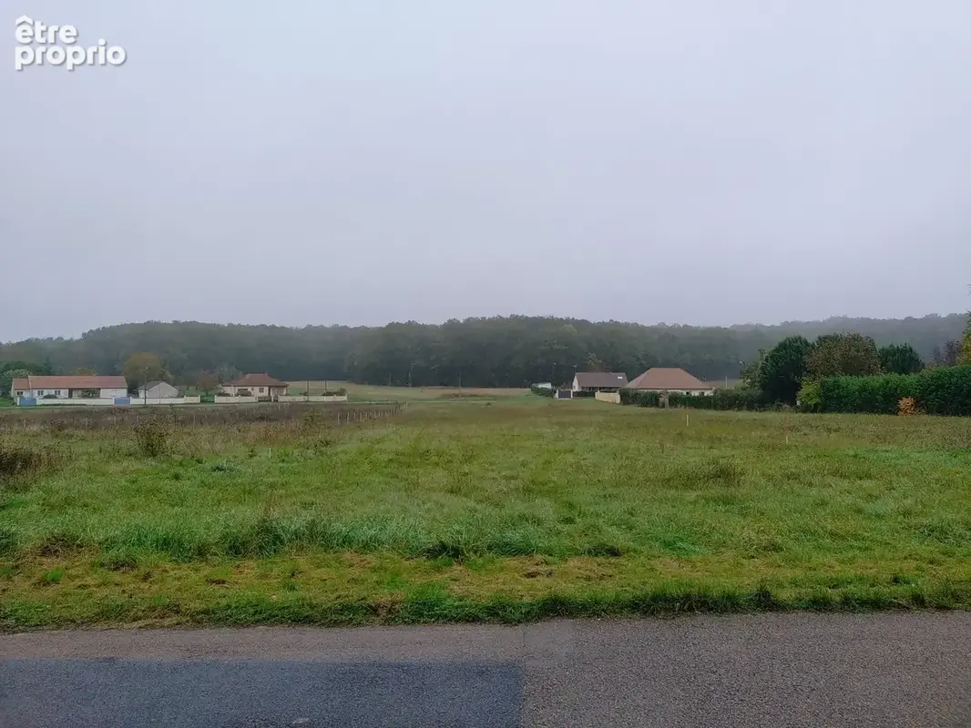 Photo Terrain à Saint-Serotin au prix de 30 000€