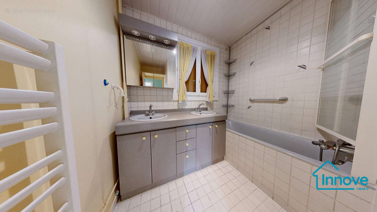 Appartement à LES CLAYES-SOUS-BOIS