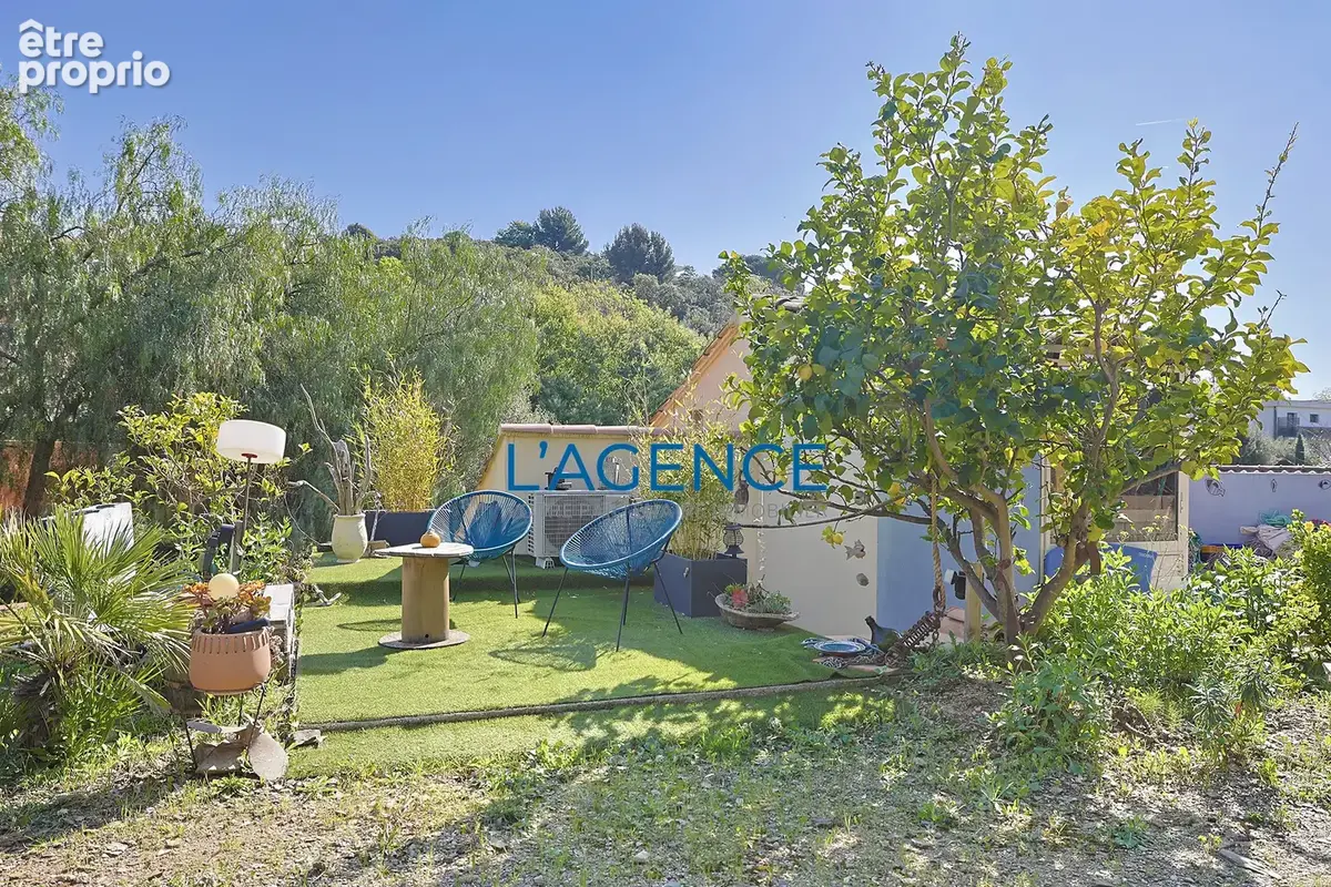 Hyères proche centre villa de charme 120m2 sur 1100m2 de terrain à voir au plus vite. - photo 1