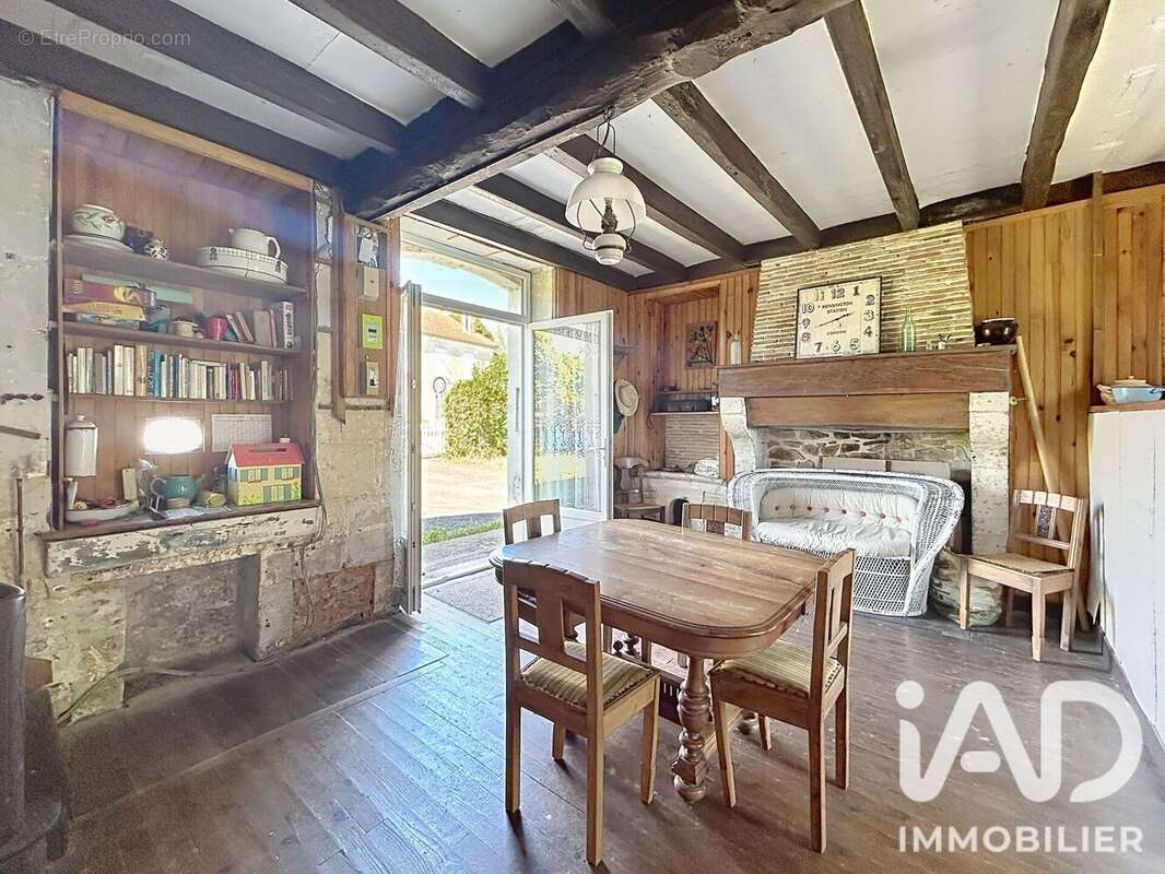 Maison 110 m² à Massignac  - photo 3